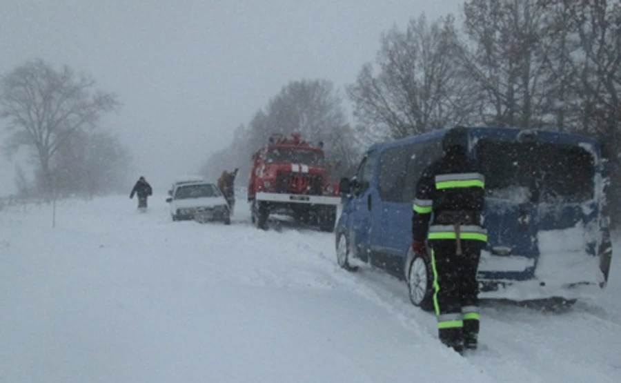 На Миколаївщині частково знято обмеження руху, в Україні очікують на ускладнення погоди