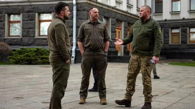 СМИ: Залужный отказал Ермаку и не пошел в команду Зеленского, но пообещал не критиковать президента