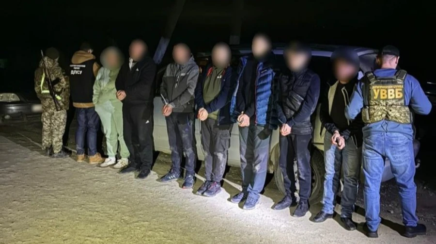 The escort of evaders was stopped in Bukovina: a border guard took them to Romania