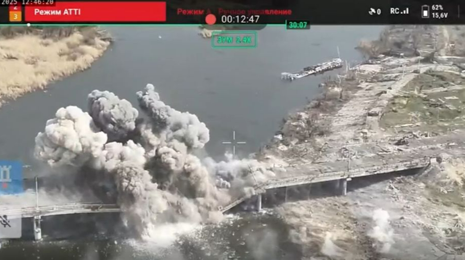 The Telegraph розповів, як українські війська вперше в історії зруйнували міст за допомогою дронів