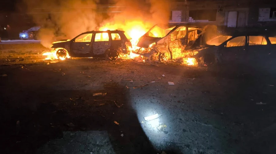 Russia attacks Kyiv with missiles: debris falls on residential building, three injured – photos