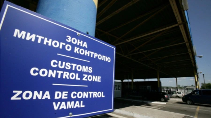 Допомогли компаніям Медведчука нагріти руки на імпорті дистиляту: ДБР оголосило підозру 10 митникам