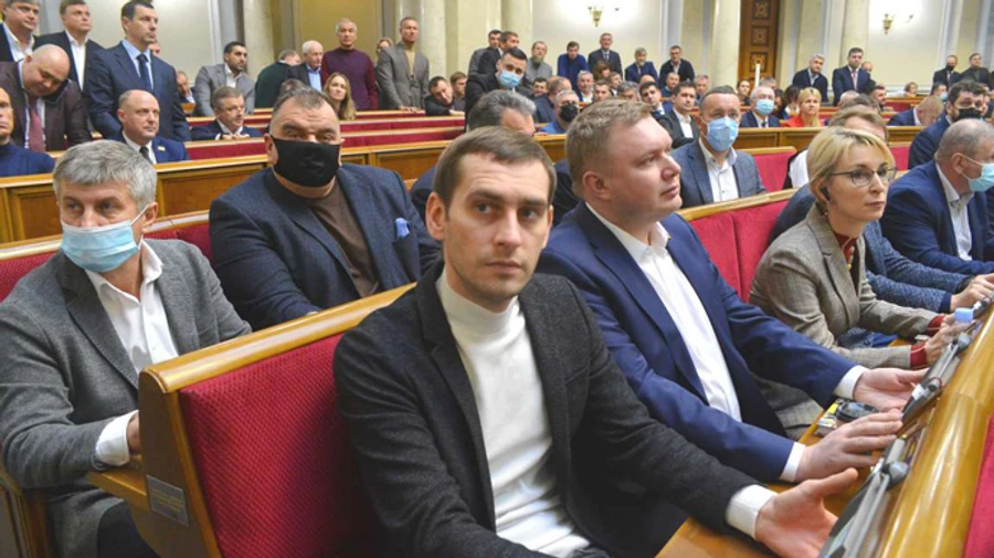 Половина украинцев за досрочные выборы Рады и президента