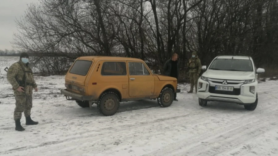Необычную валютную операцию зафиксировали камеры на границе с Россией