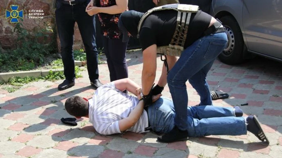 Сбывали запчасти к военной технике: в Житомире и Виннице прошли задержания