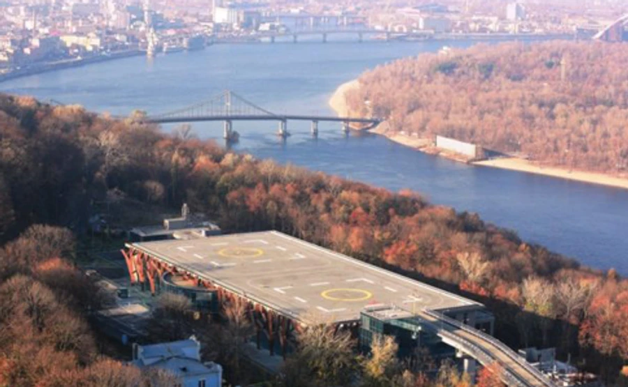 Стало відомо, що робитимуть з вертолітним майданчиком Януковича