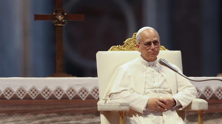 Подменяет человеческие взаимоотношения: Папа Лев XIV предостерег верующих от рисков общения с искусственным интеллектом