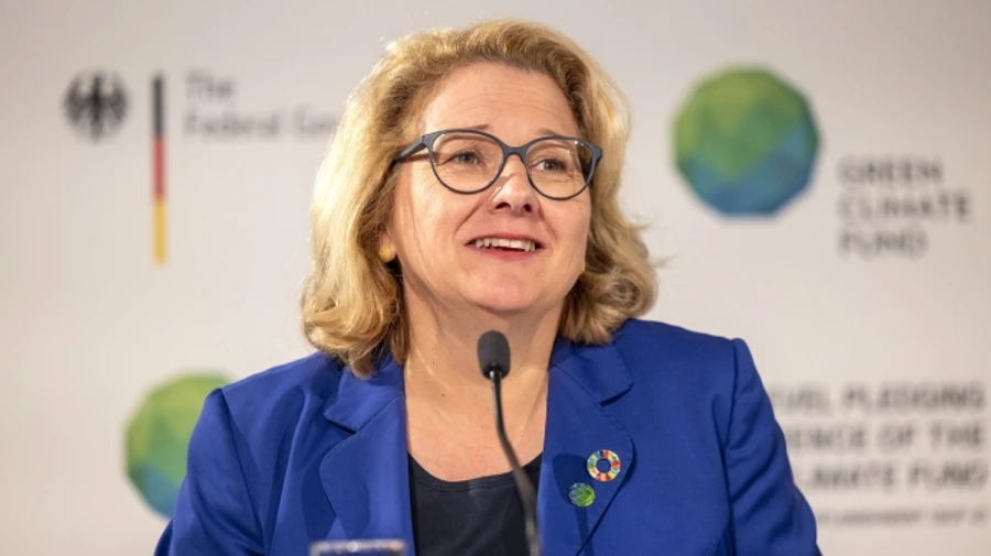 German Economic Cooperation Minister arrives in Kyiv and brings winter aid package – video
