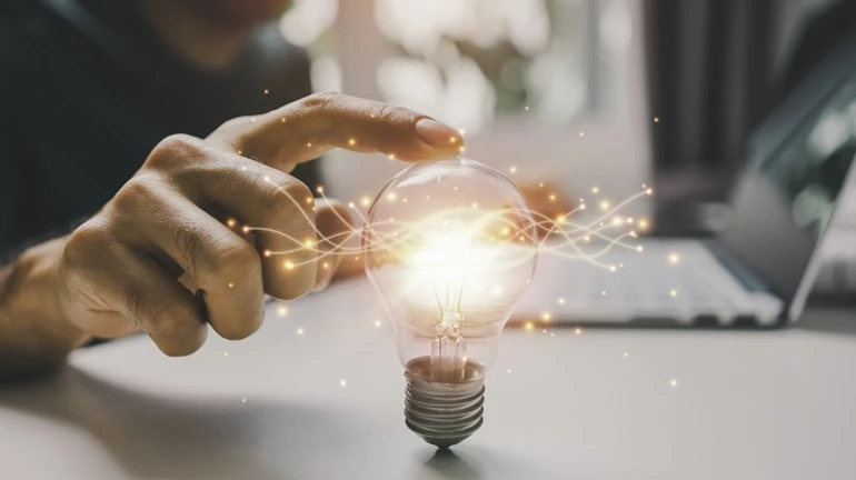 Энергетики отменили отключение света до вечера