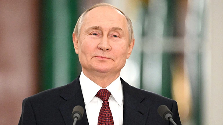 Путин до сих пор рассказывает сказки, что 99,9% россиян готовы все положить в интересах родины