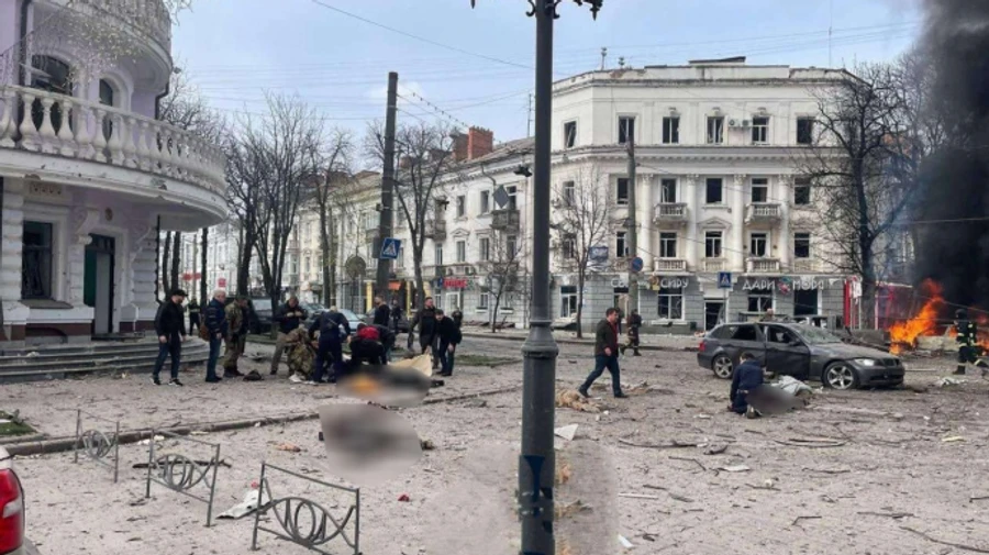 Окупанти на Вербну неділю вдарили по центру Сум: десятки загиблих, серед них діти