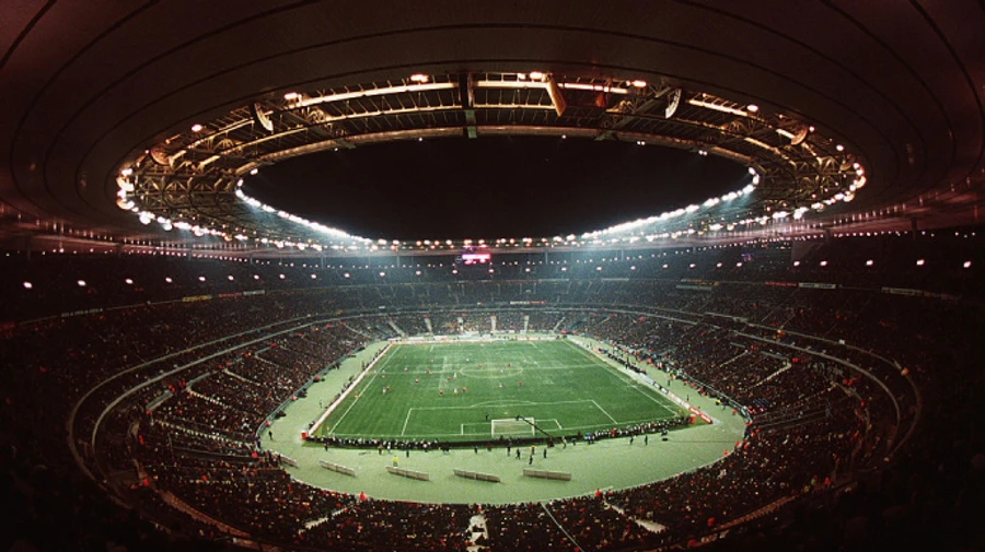 Финал Лиги Чемпионов перенесли из Санкт-Петербурга в Париж