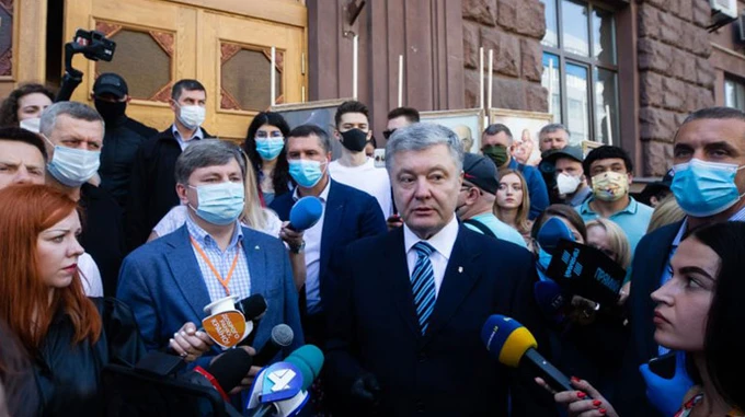 Порошенко витратив на захист в судах понад 30 млн – декларація