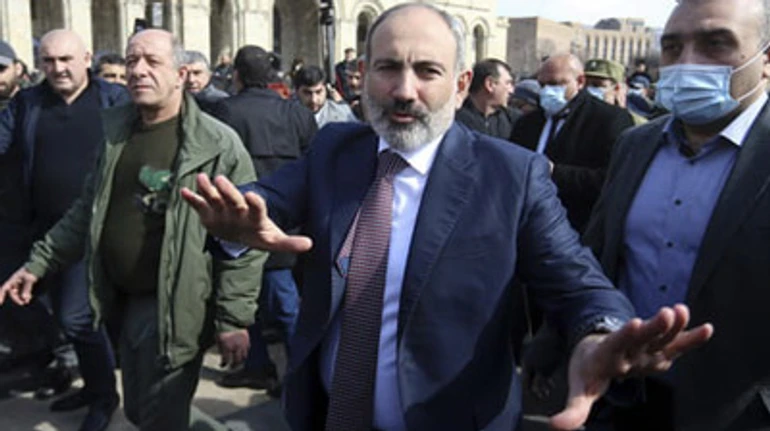 Ультиматум для Пашиняна: чи уникне Вірменія військового перевороту