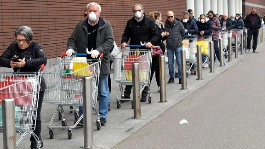 Польша после полутора месяцев карантина открывает ТРЦ и гостиницы