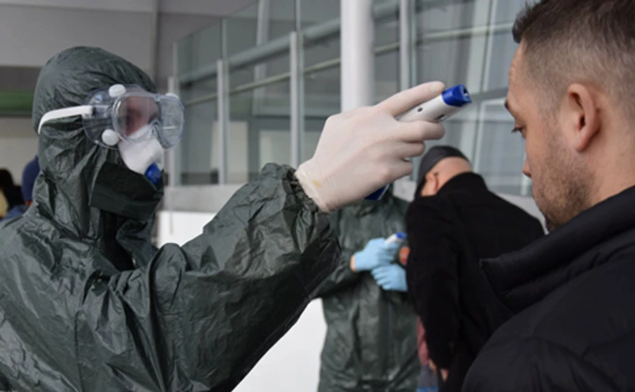 У 7 украинцев, летевших с больной молдованкой, симптомы Covid-19 не обнаружили