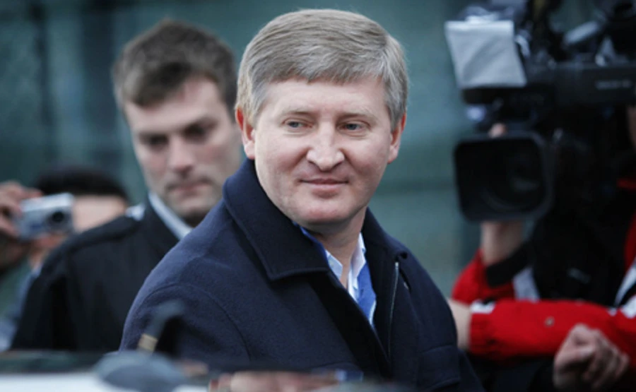 Одну из 15 неофициальных групп в Слуге народа распустили из-за Ахметова – источники