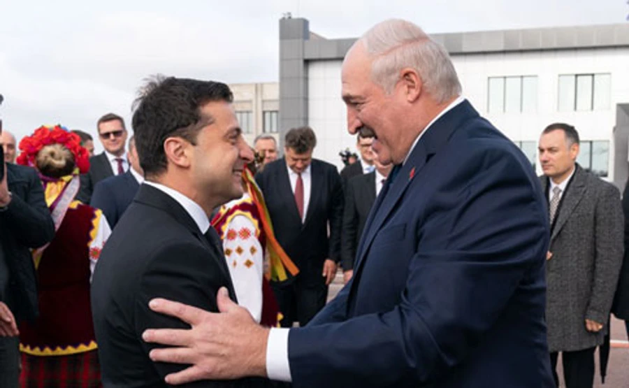 Лукашенко закликав не дати повалити Зеленського