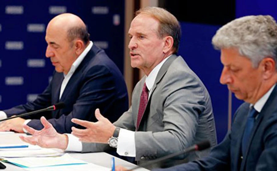 Медведчук и Ко снова встретились с Медведевым: говорят о желании восстановить диалог