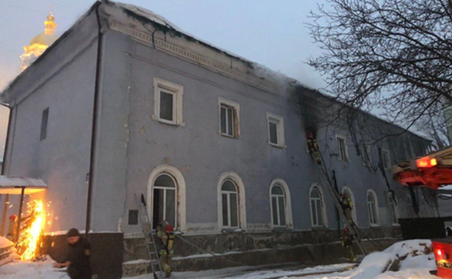 За поджог здания на территории Лавры задержали молодого бездомного