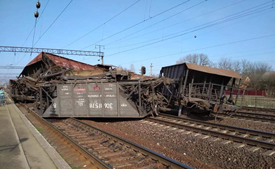 На Львовщине перевернулись товарные вагоны, поезда опаздывают