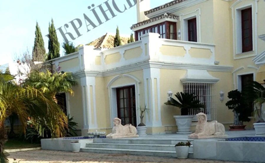 Лещенко просить НАЗК перевірити Порошенка щодо вілли в Іспанії