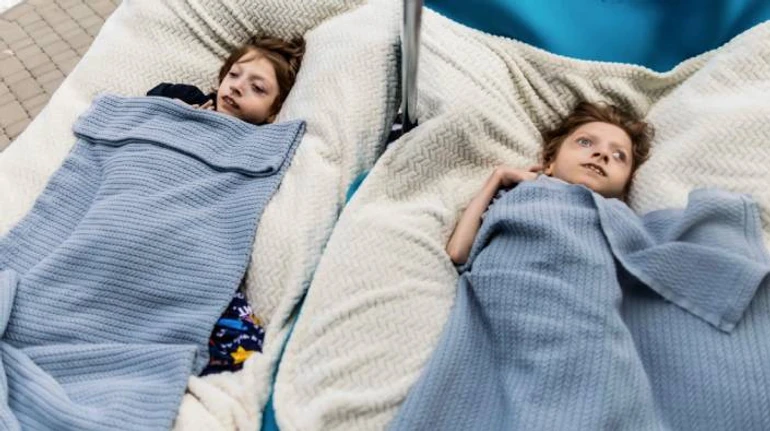 Важили 8 кілограмів у 13 років: історія прикутих до ліжка братів із Покровська, які понад рік виживали під опікою 10-річної дитини