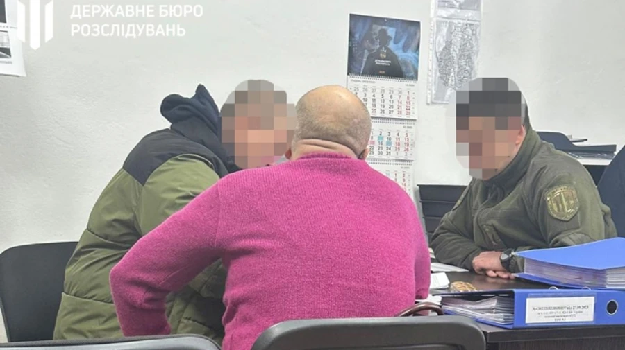 ГБР: Командир почти год начислял подчиненному боевые за ремонт дома своей дочери