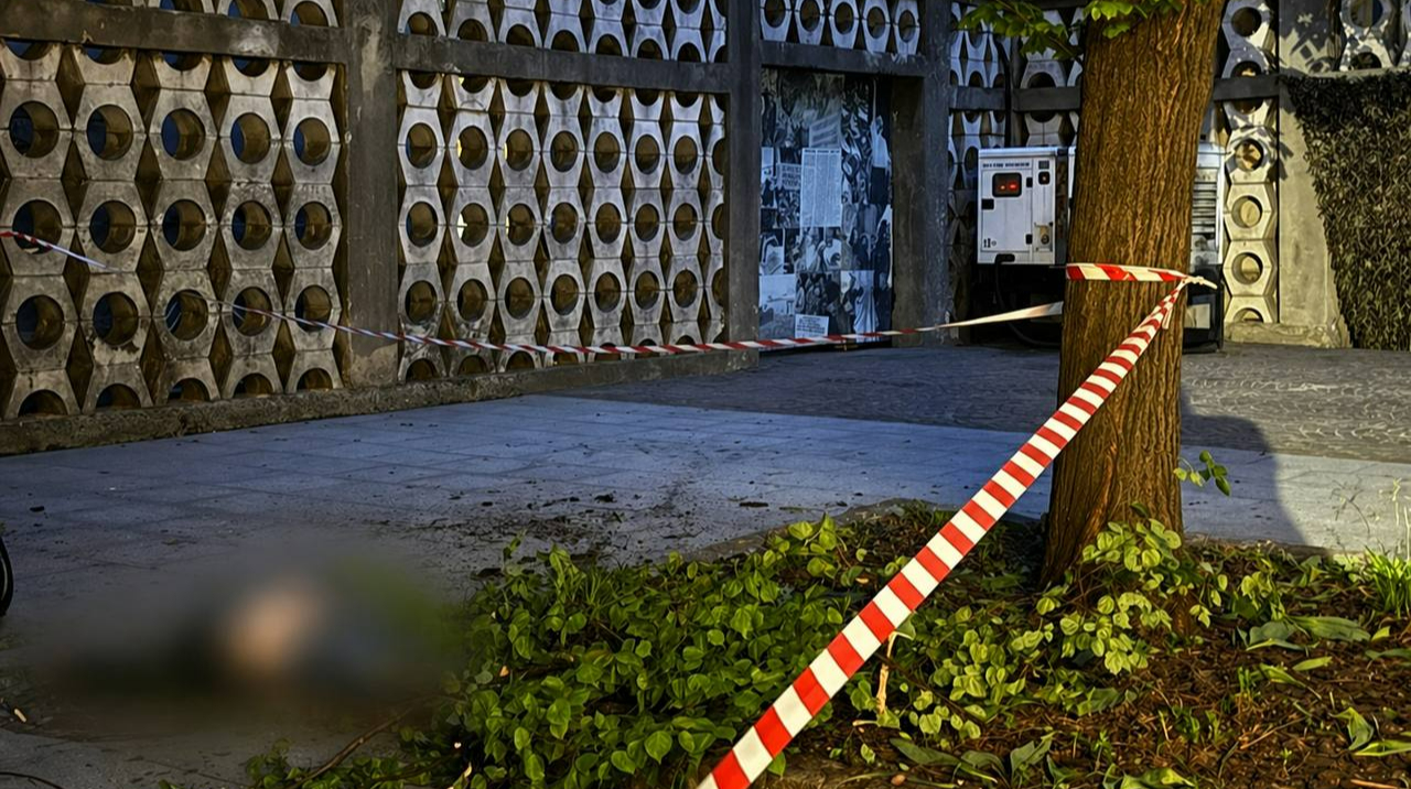 У Львові з оглядового майданчика на Ратуші стрибнув громадянин Австралії