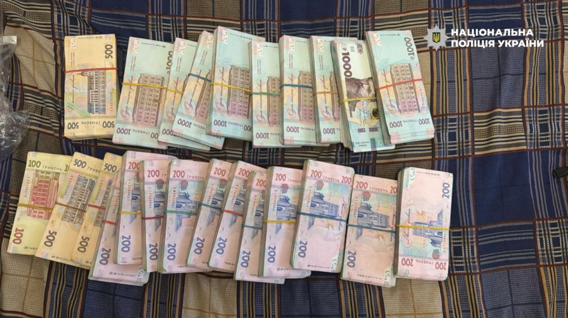 200 тисяч за "мовчання": командира та старшину підозрюють у вимаганні грошей з військового