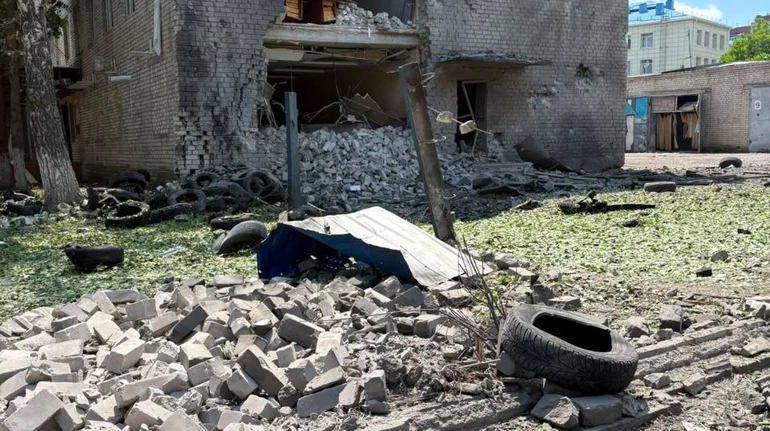 Seven injured, including 17-year-old girl, in Russian aerial bomb attack on Sloviansk – photos