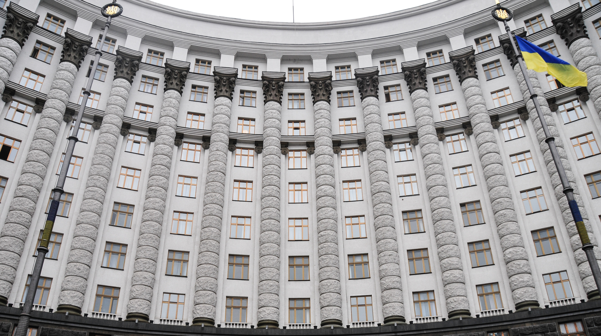Кабмін пропонує Раді засекретити декларації осіб, які діють в інтересах нацбезпеки