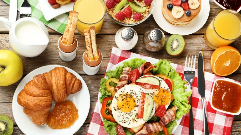 10 идей для вкусного завтрака: рецепты на будние дни и выходные