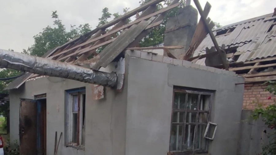 Россияне били по Никопольщине: повредили дома и ЛЭП