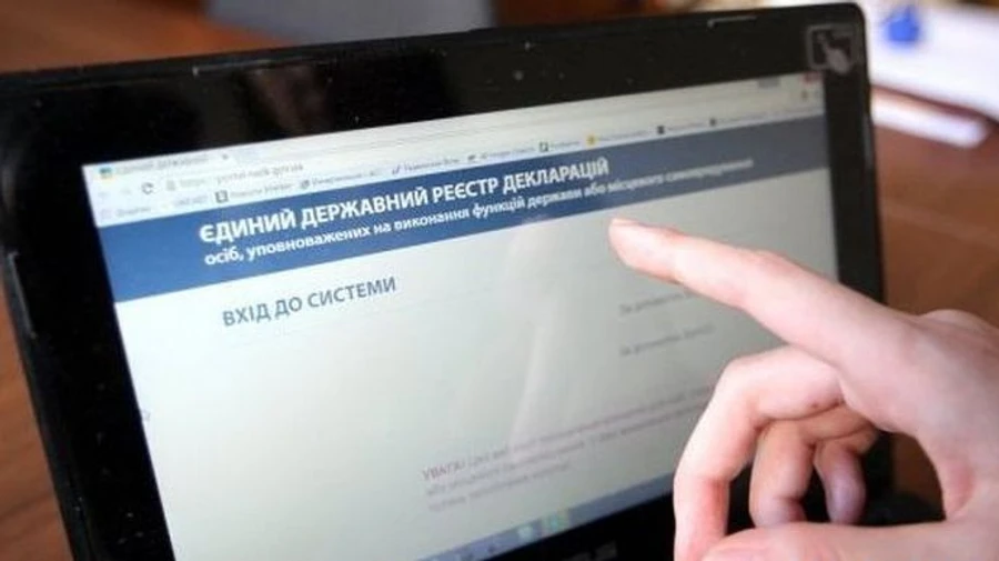 НАЗК зацікавилось деклараціями судді КСУ та слуги Куницького