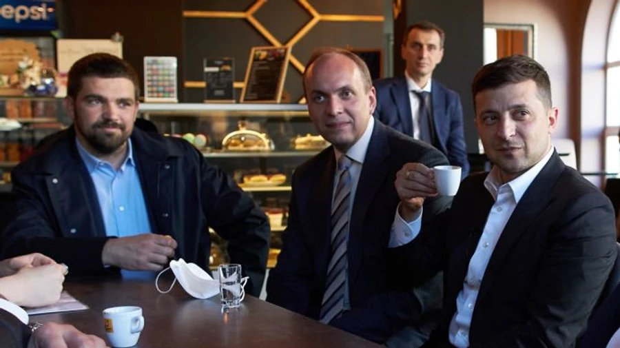 Зеленський і Ко отримали адмінпротоколи за каву у Хмельницькому