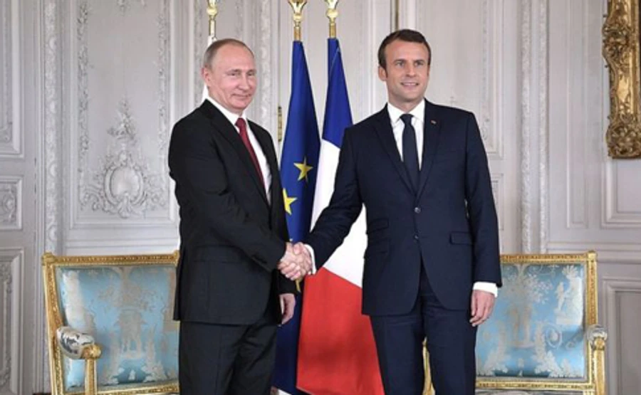 Путин с Макроном поговорили об Украине