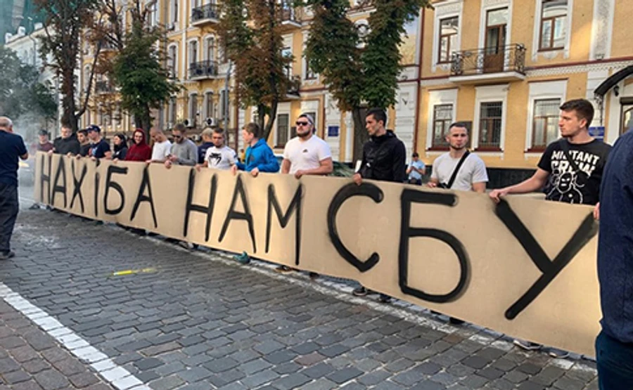 Націоналісти під будівлею СБУ вимагали посадити Медведчука