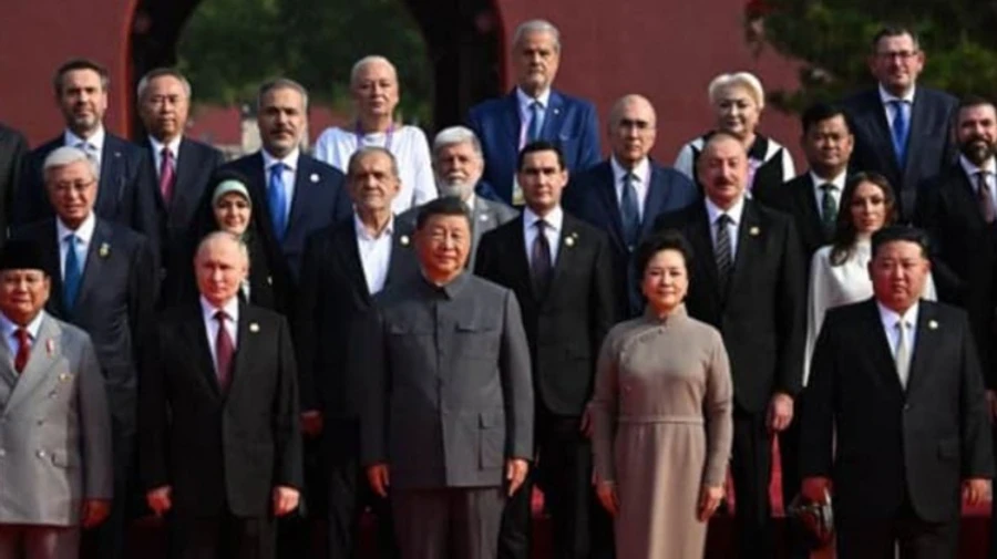 Romania reacts to former Romanian officials appearing in group photo with Putin and Kim Jong Un