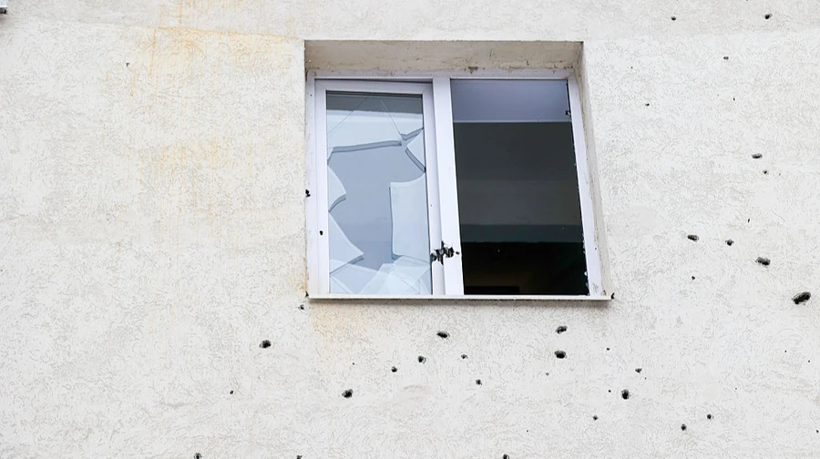 Russian forces attack business premises in Chernihiv