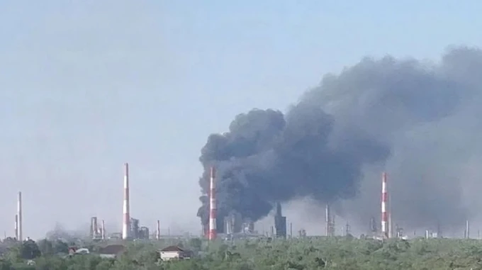 Refinaria de petróleo de Syzran interrompe operações após ataque ucraniano, paralisação pode durar mais um mês – Reuters