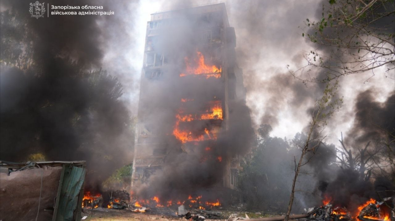 Окупанти вдарили КАБами по житлових кварталах Запоріжжя: є загиблий і поранений