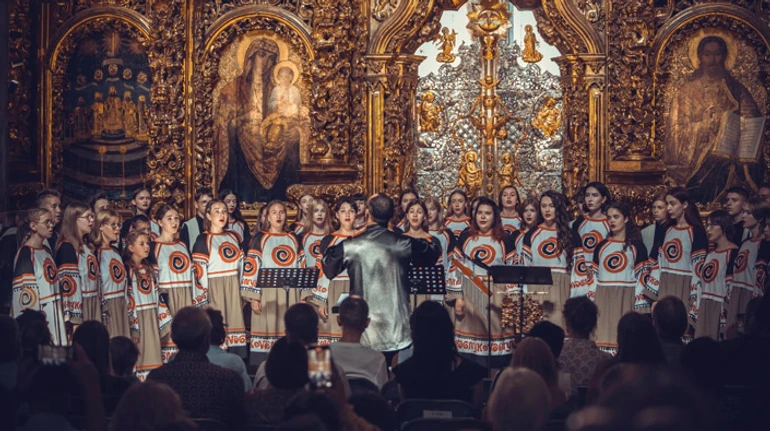 Поднять похиленную калину: фестиваль Bouquet Kyiv Stage повествует об искусстве военных городов в Софии Киевской