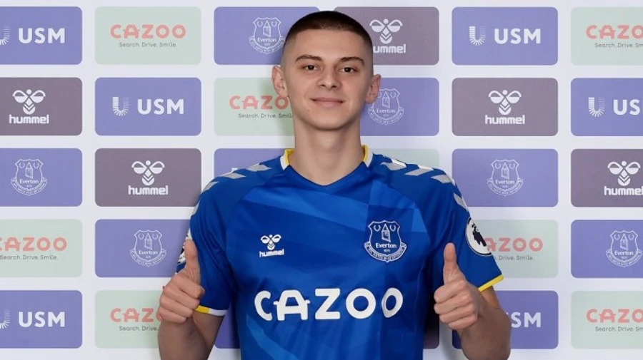 Футболіст ФК Динамо Віталій Миколенко перейшов до Everton