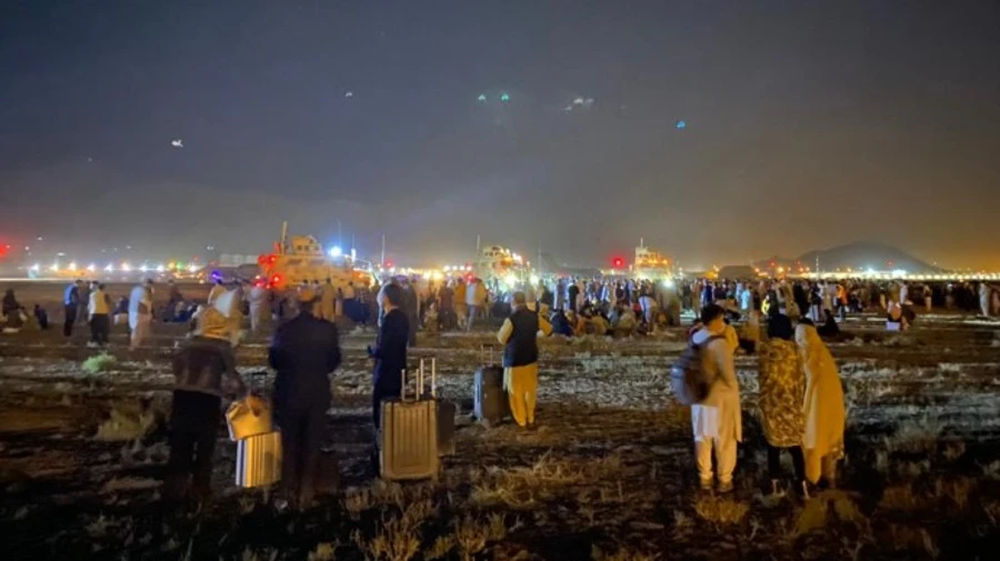 В аеропорту Кабула скасували всі комерційні рейси, чутно постріли