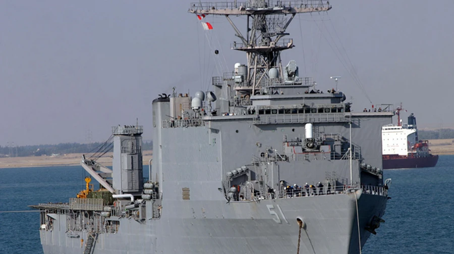 Американский десантный корабль вошел в Черное море