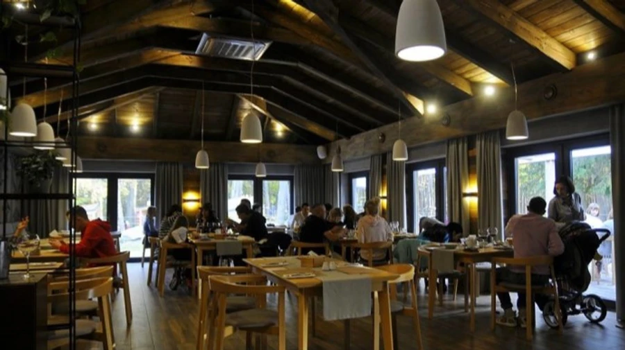 Перукарням і кав’ярням приготуватися до відкриття: документ МОЗ майже готовий