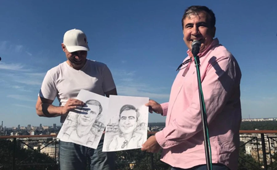 Саакашвілі з Кличком походили по новому мосту