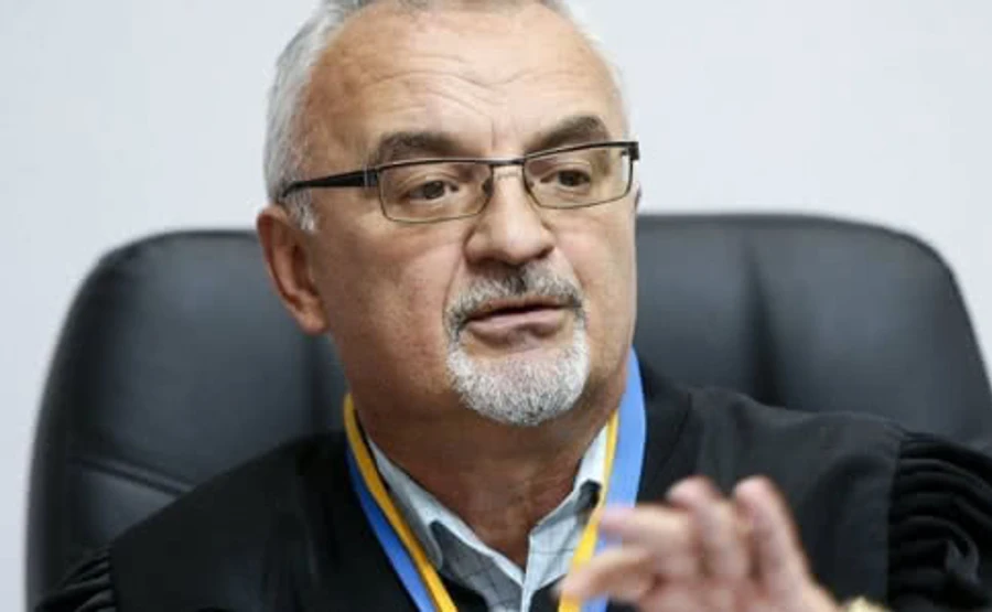 Суддя, що не посадив Крисіна, подав у відставку