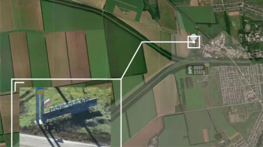 Defense forces destroyed the flag of the Russian Federation, which the occupiers hung at the entrance to Pokrovsk